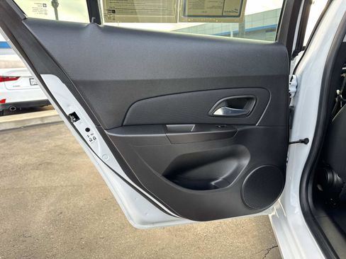Used 2015 Chevrolet Cruze LT image 23