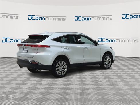 Used 2024 Toyota Venza XLE image 8