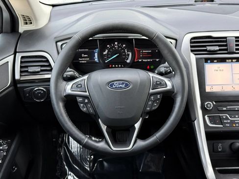 Used 2018 Ford Fusion SE w/ Equipment Group 602A FWD image 24