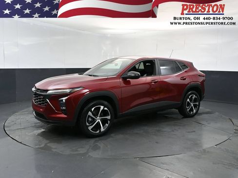 Used 2025 Chevrolet Trax RS w/ Driver Confidence Package FWD image 1