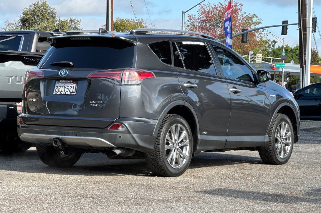 Used 2018 Toyota RAV4 Limited w/ Advanced Technology Package AWD/4WD image 3
