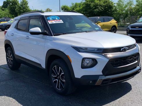 Certified 2023 Chevrolet TrailBlazer ACTIV w/ Sun and Liftgate Package AWD/4WD image 2