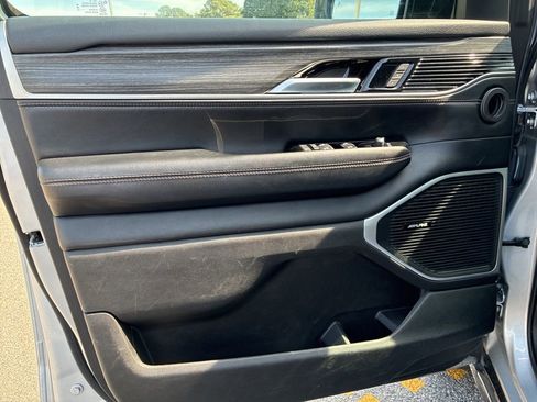 Used 2024 Jeep Wagoneer Series II w/ Flexible Seating Group image 12