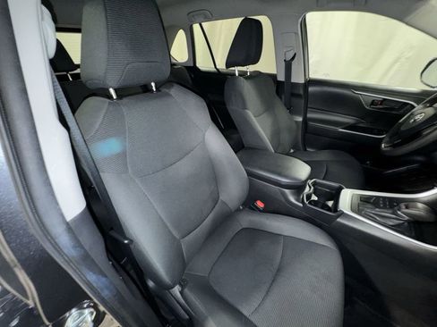 Used 2021 Toyota RAV4 LE image 31