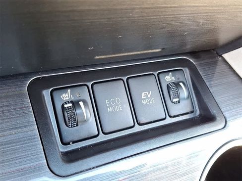 Used 2014 Toyota Camry XLE image 25