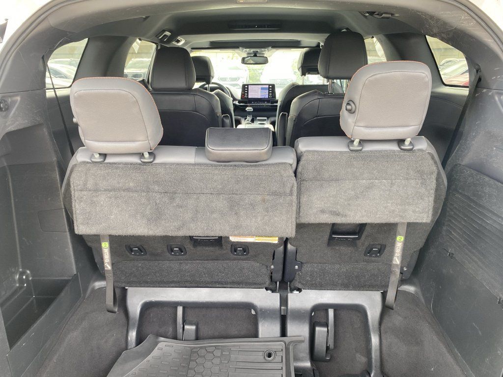 Used 2021 Toyota Sienna XSE FWD image 24