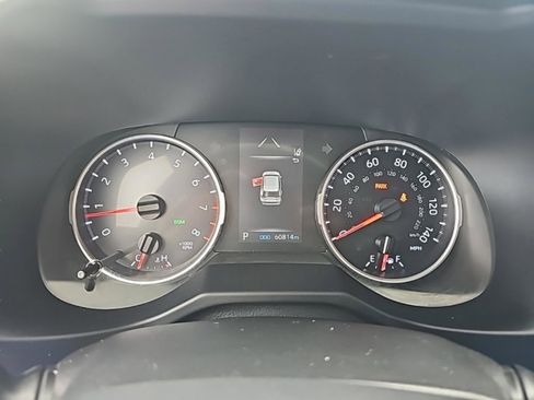 Used 2021 Toyota RAV4 XLE Premium image 18