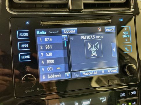 Used 2017 Toyota Prius Three Touring w/ Carpet Mat Package FWD image 21