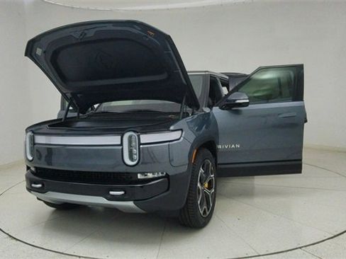 Used 2024 Rivian R1S Adventure image 74
