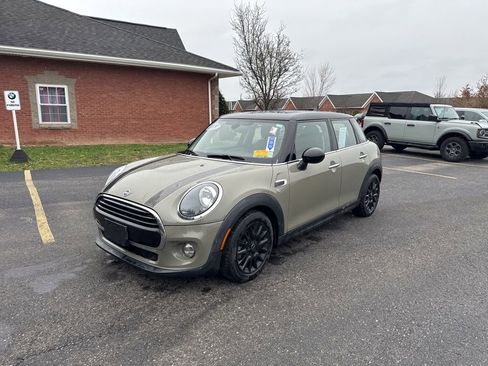 Used 2019 MINI Cooper 4-Door Hardtop image 8