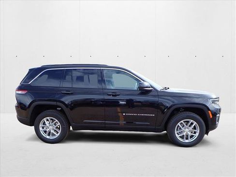 New 2025 Jeep Grand Cherokee Laredo X w/ Luxury Tech Group I image 5
