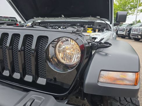 Used 2022 Jeep Wrangler Sport AWD/4WD image 32