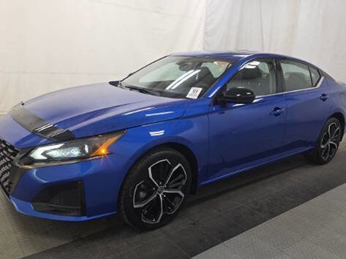 Used 2025 Nissan Altima 2.5 SR image 1