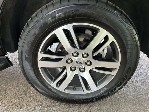 Used 2024 Ford Expedition Limited AWD/4WD image 7