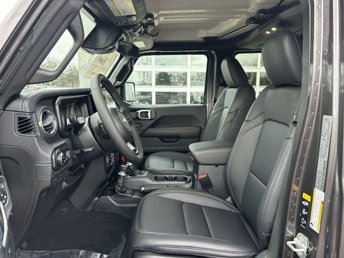 New 2026 Jeep Gladiator Sport image 9