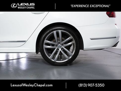 Used 2019 Volkswagen Passat 2.0T SE R-Line FWD image 11