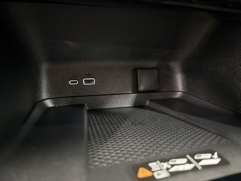 Certified 2025 Chevrolet Traverse LT image 26