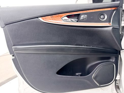 Used 2019 Lincoln Nautilus Reserve FWD image 28