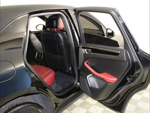 Used 2019 Porsche Macan S image 34