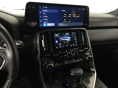 Used 2025 Lexus LX 600 4WD w/ Accessory Package (2T) image 27