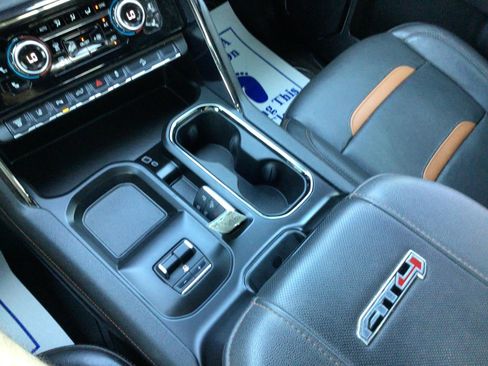 Used 2025 GMC Sierra 2500 AT4 w/ AT4 Premium Plus Package AWD/4WD image 20