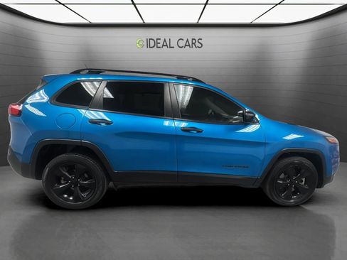 Used 2017 Jeep Cherokee Sport FWD image 4