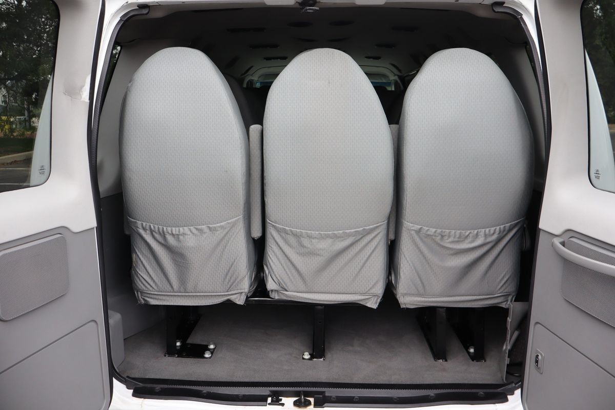 Used 2010 Ford E-350 and Econoline 350 XLT RWD image 14