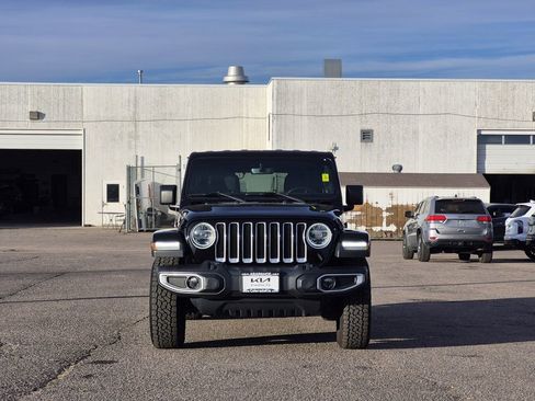 Used 2018 Jeep Wrangler Unlimited Sahara image 3