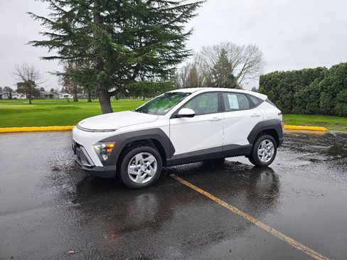 Used 2024 Hyundai Kona SE image 4
