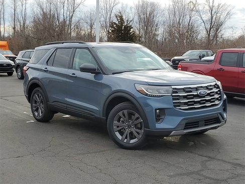 New 2026 Ford Explorer Active w/ Active Comfort Package image 2