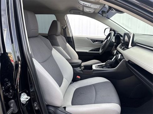 Used 2025 Toyota RAV4 XLE image 30