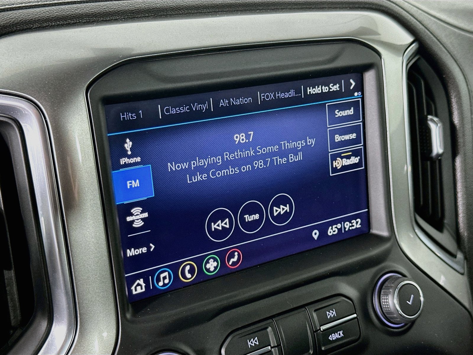 Used 2019 Chevrolet Silverado 1500 RST w/ True North Edition AWD/4WD image 16