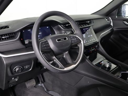 Used 2024 Jeep Grand Cherokee Laredo X RWD image 27