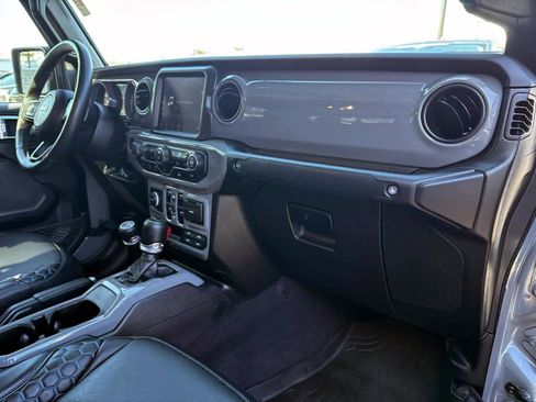 Used 2023 Jeep Gladiator Sport image 8