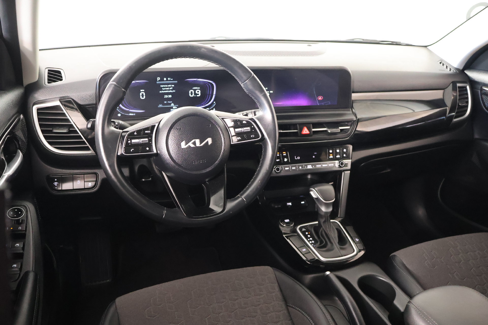 Used 2025 Kia Seltos S FWD image 2