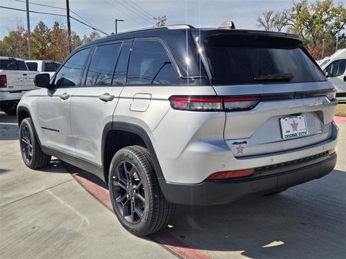 New 2025 Jeep Grand Cherokee Limited image 3