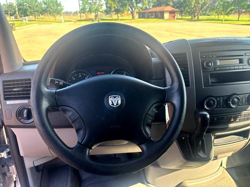 Used 2007 Dodge Sprinter 2500 w/ Cooling Group image 20