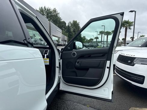 New 2026 Land Rover Discovery S AWD/4WD image 19