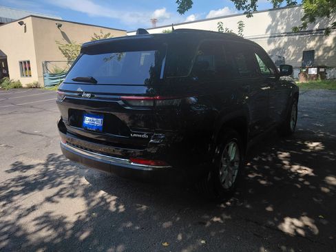 Used 2024 Jeep Grand Cherokee Laredo X AWD/4WD image 31