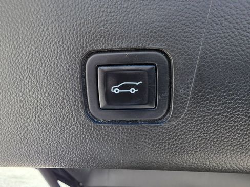 Used 2023 Chevrolet Traverse LT FWD image 27