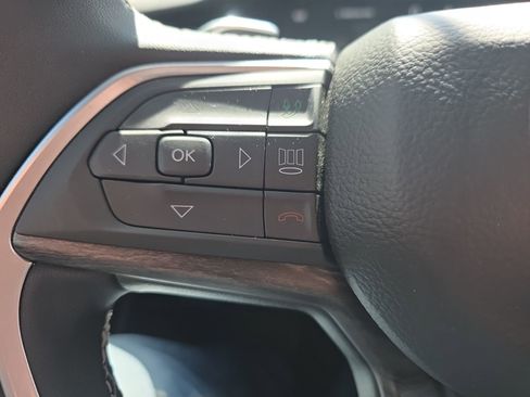 Used 2025 Jeep Grand Cherokee Limited AWD/4WD image 15