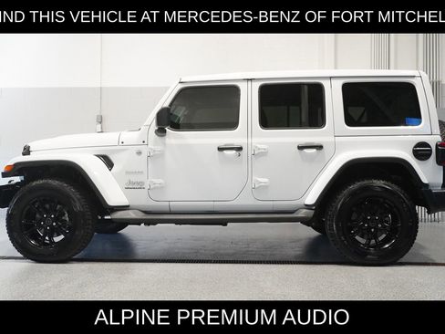 Used 2024 Jeep Wrangler Unlimited Sahara w/ Technology Group AWD/4WD image 3