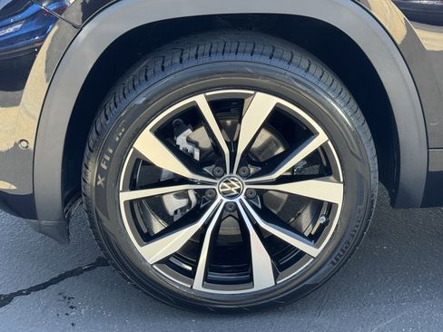 Used 2024 Volkswagen Atlas Cross Sport SEL Premium R-Line AWD/4WD image 12