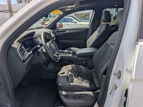 Used 2024 Volkswagen Atlas Cross Sport SE w/ Panoramic Sunroof Package image 11