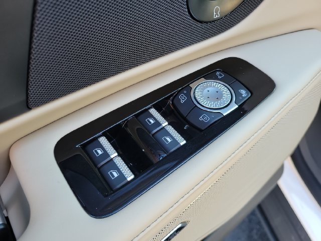 Used 2025 Lincoln Nautilus Reserve AWD/4WD image 10