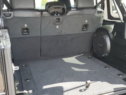 Used 2021 Jeep Wrangler Unlimited Sahara image 32