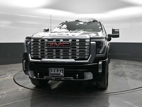 Used 2025 GMC Sierra 2500 Denali image 4