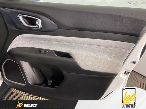 Used 2022 Jeep Compass Latitude AWD/4WD image 12