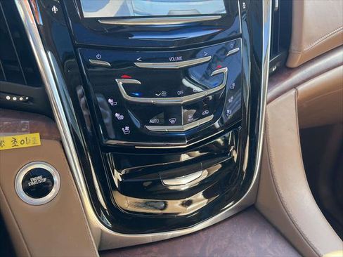 Used 2015 Cadillac Escalade ESV Platinum AWD/4WD image 30