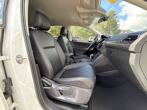 Used 2024 Volkswagen Tiguan SE image 10